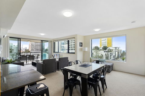 Broadbeach On The Park, 3 Bed Ocean - We Accommodate - Bet 4u 2