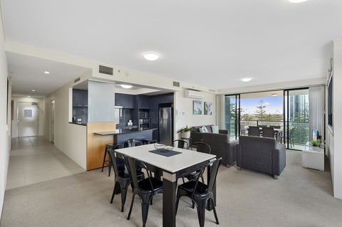 Broadbeach On The Park, 3 Bed Ocean - We Accommodate - Bet 4u 1