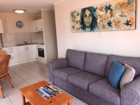 Hi Ho Beach Front Apartments On Broadbeach - Bet 4u 15