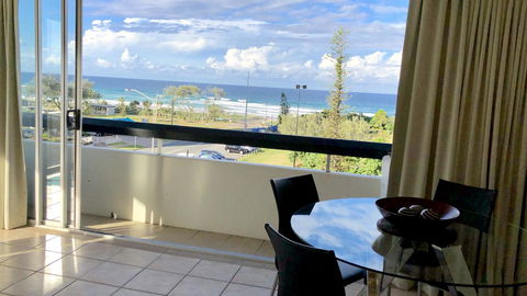 Hi Ho Beach Front Apartments On Broadbeach - Bet 4u 26