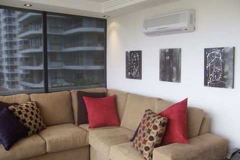 Hi Ho Beach Front Apartments On Broadbeach - Bet 4u 28