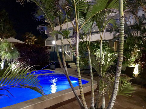 Hi Ho Beach Front Apartments On Broadbeach - Bet 4u 5