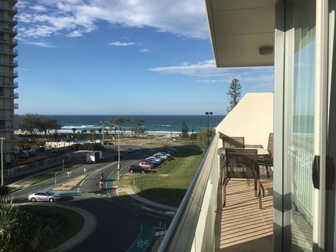 Hi Ho Beach Front Apartments On Broadbeach - Bet 4u 40