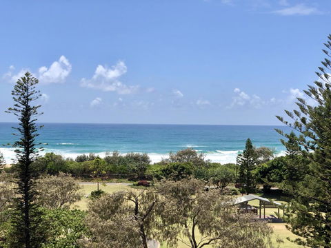 Hi Ho Beach Front Apartments On Broadbeach - Bet 4u 7