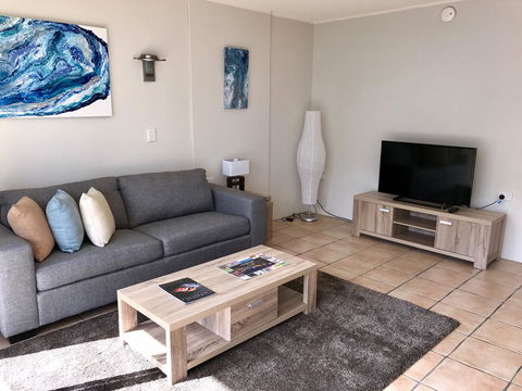 Hi Ho Beach Front Apartments On Broadbeach - Bet 4u 17