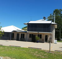Emerald Park Motel - Click Find