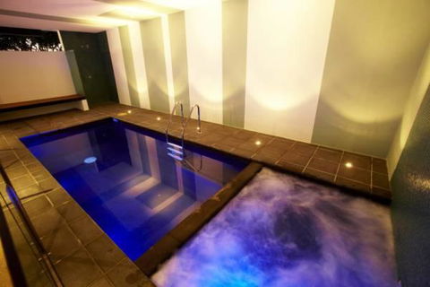 Maggies Beachfront Apt. 13 - Bet 4u 3