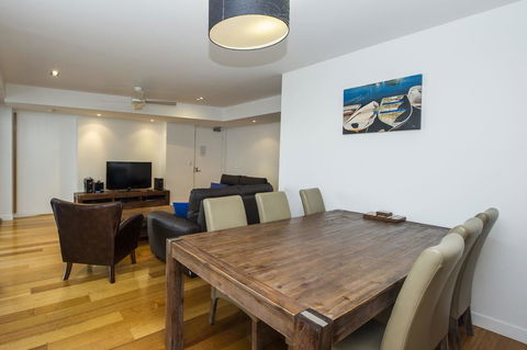 Maggies Beachfront Apt. 13 - Bet 4u 8