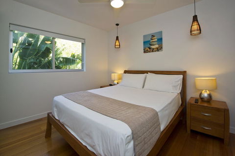 Maggies Beachfront Apt. 13 - Bet 4u 7