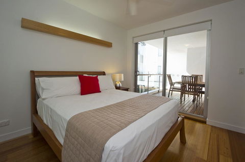 Maggies Beachfront Apt. 13 - Bet 4u 14