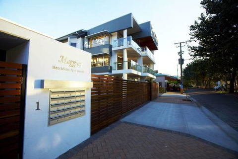Maggies Beachfront Apt. 13 - Bet 4u 2