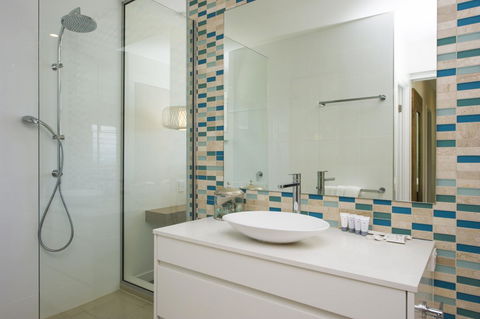1 Bright Point Apartment 1504 - Bet 4u 8