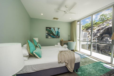 1 Bright Point Apartment 1504 - Bet 4u 12