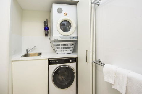 1 Bright Point Apartment 1504 - Bet 4u 14