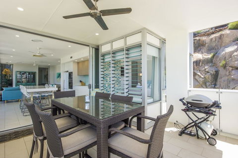 1 Bright Point Apartment 1504 - Bet 4u 4