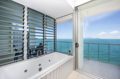 1 Bright Point Apartment 5301 - Bet 4u 18