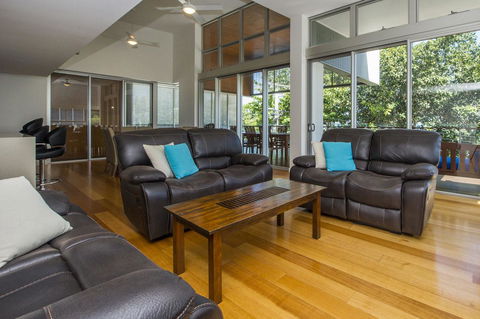Maggies Beachfront Apt. 5 - Bet 4u 5