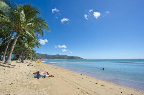 Maggies Beachfront Apt. 12 - Bet 4u 8