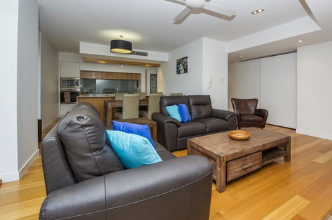 Maggies Beachfront Apt. 6 - Bet 4u 2
