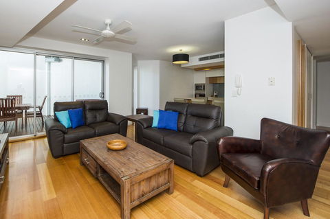 Maggies Beachfront Apt. 6 - Bet 4u 3