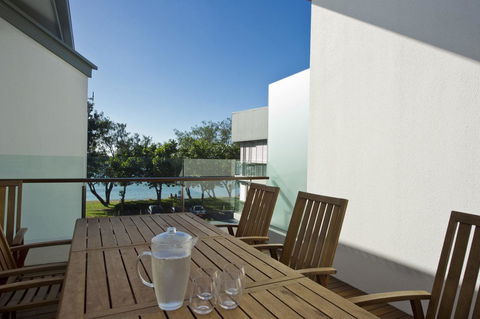 Maggies Beachfront Apt. 6 - Bet 4u 6
