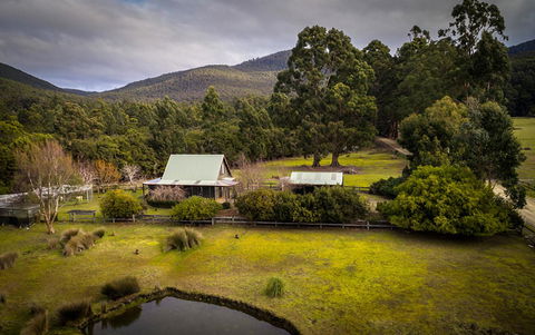 Parnella Adventure Bay, Bruny Island - Click Find 15