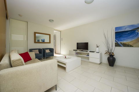 1 Bright Point Apartment 1502 - Bet 4u 3