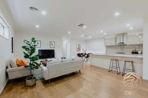 118 Refreshing 3BR Werribee Family House - Bet 4u 0