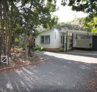 15 Belle Court - Modern architect designed open plan holiday home with outdoor shower - Click Find