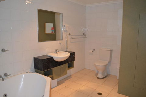 18 Lakeview Plaza - Click Find 3