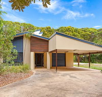 18 Naiad Court - Rainbow Shores Modern Beach House Walk to Beach - Click Find