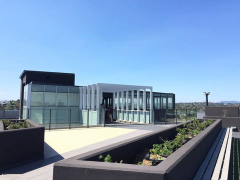 2 Beds &2baths Apt Walking To Monash Uni And Near GLen Or Chadstone - Bridge Guide 2