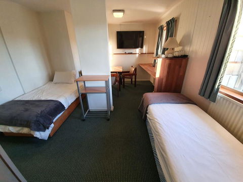 2 Lakeview Plaza - Click Find 2