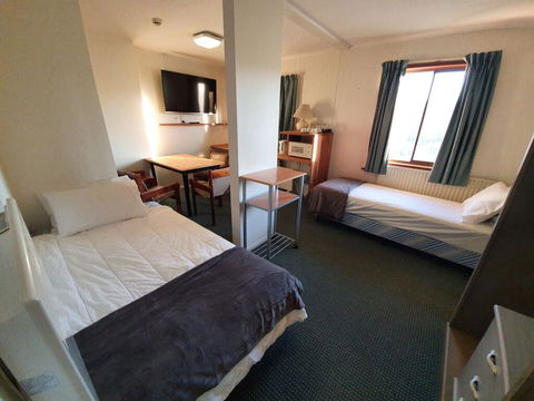 2 Lakeview Plaza - Click Find 0