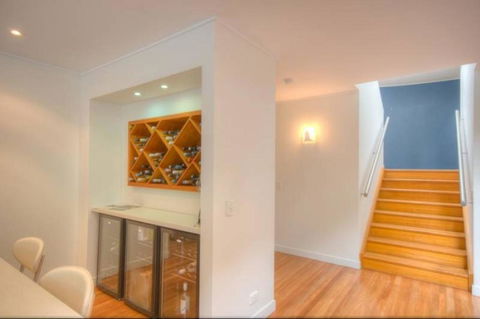 2 Satinwood Drive - Rainbow Shores, Executive Level Beach House, Pool, Walk To Beach - Click Find 1