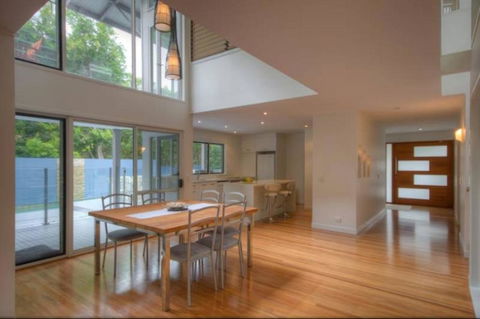 2 Satinwood Drive - Rainbow Shores, Executive Level Beach House, Pool, Walk To Beach - Click Find 3