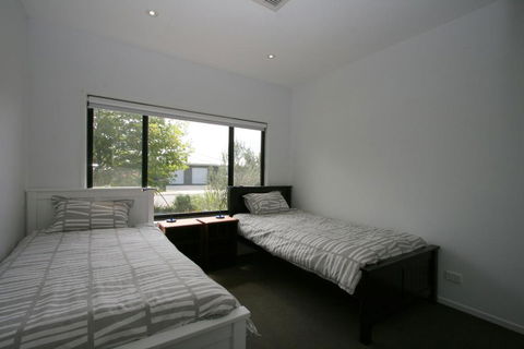 26 Twynam Street - Click Find 0
