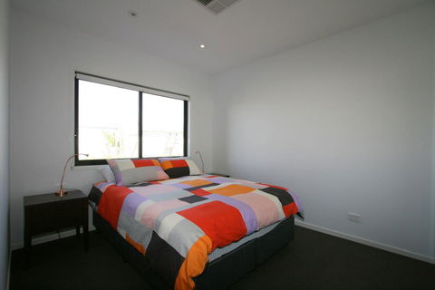 26 Twynam Street - Click Find 2