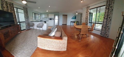 27 Bomburra Court - Rainbow Beach, Spacious, Comfortable, Large Deck, Private - Click Find 1