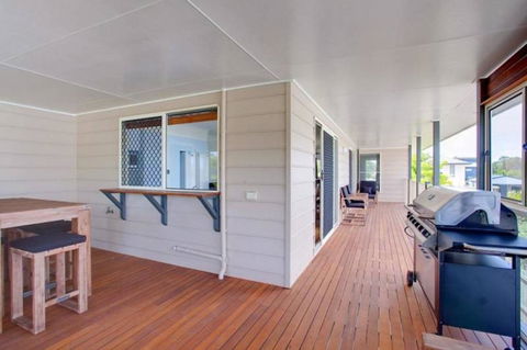29 Cypress Avenue - Rainbow Beach, Close To The Beach With A Pool - Click Find 3