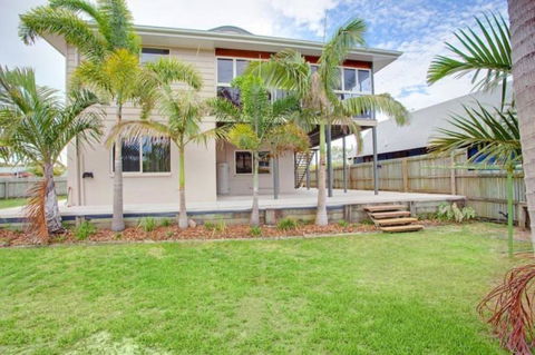 29 Cypress Avenue - Rainbow Beach, Close To The Beach With A Pool - Click Find 0
