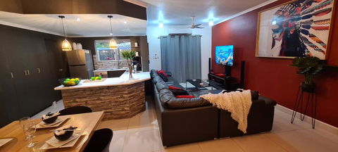 3 BEDROOM CITY ESCAPE - CHAMPAGNE STAYS Darwin - Click Find 1