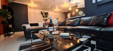 3 BEDROOM CITY ESCAPE - CHAMPAGNE STAYS Darwin - Click Find 0