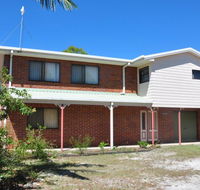 31 Bombala Crescent - Two storey home with covered outdoor deck fully fenced backyard. Pet friendly - Click Find