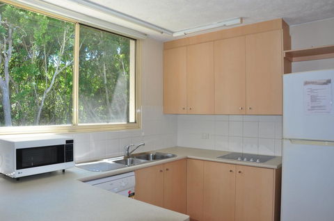 32/15 Rainbow Shores - Unit Overlooking Bushland With Shared Swimming Pool, Spa And Tennis Court - Click Find 2