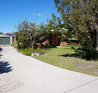 4 Boronia Place - Rainbow Beach Perfect convenient location Fenced yard - Click Find