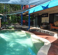 43 Double Island Drive - Two level holiday home with swimming pool. Located close to beach and CBD - Click Find