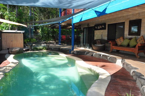 43 Double Island Drive - Two Level Holiday Home With Swimming Pool. Located Close To Beach And CBD - Click Find 0