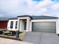 4Bed 2Bath Cozy Guesthouse in Tarneit