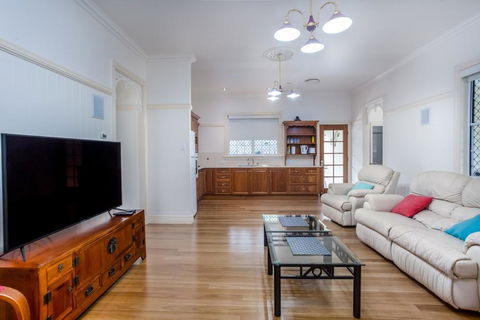 5 Bomburra Court - Rainbow Beach, Ticks All The Boxes, Pool, Shed, Fenced Yard, Pet Friendly - Click Find 2